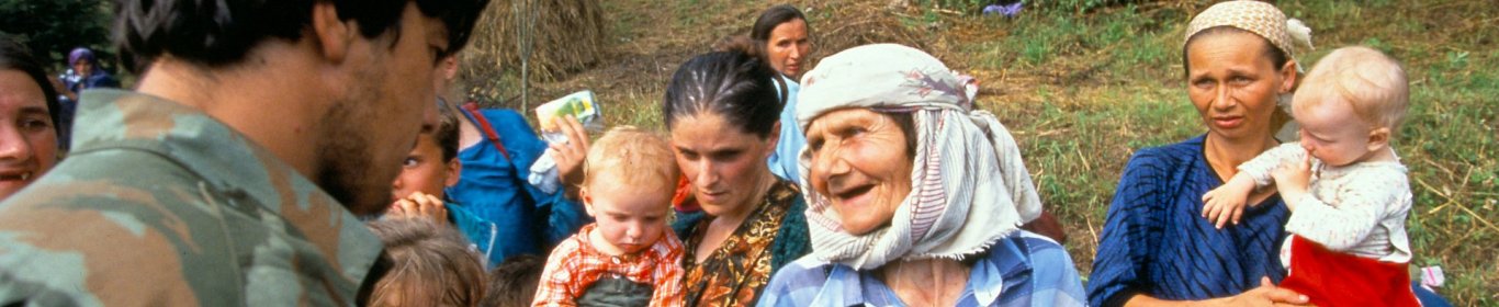En juillet 1995, une offensive des milices serbes de Bosnie entraine la chute de l’enclave de Srebrenica. 