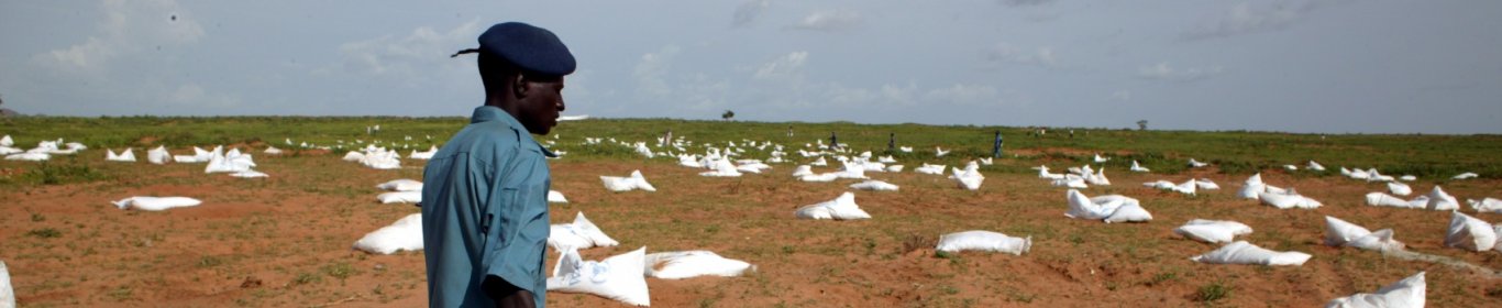 Des sacs de nourriture au Soudan