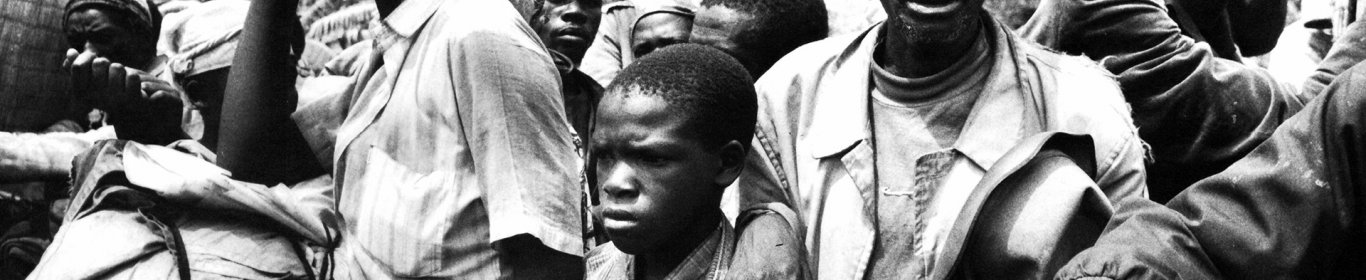 Des Rwandais déplacés, près de la frontière avec la RDC (Zaire), décembre 1994