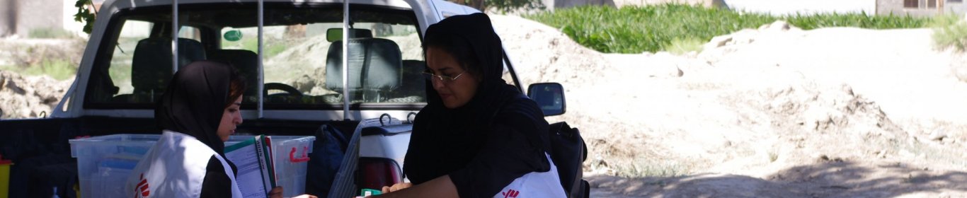 Deux femmes responsables de matériel MSF en Iran 